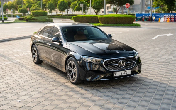  Black Mercedes E200 Photo 