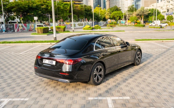  Black Mercedes E200 Photo 