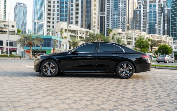  Black Mercedes E200 Photo 