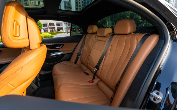  Black Mercedes E200 Photo 