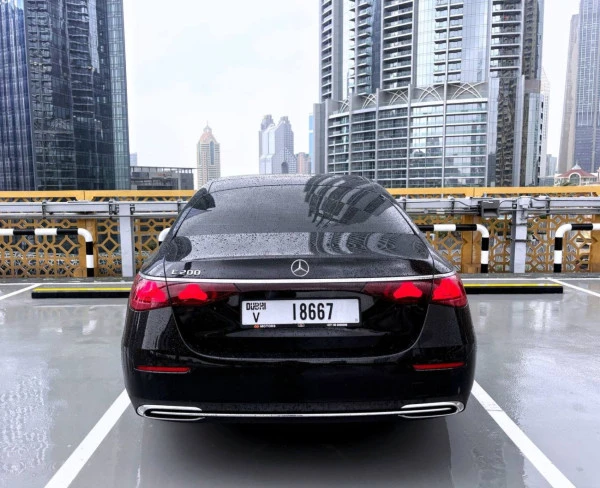  Black Mercedes E200 Photo 