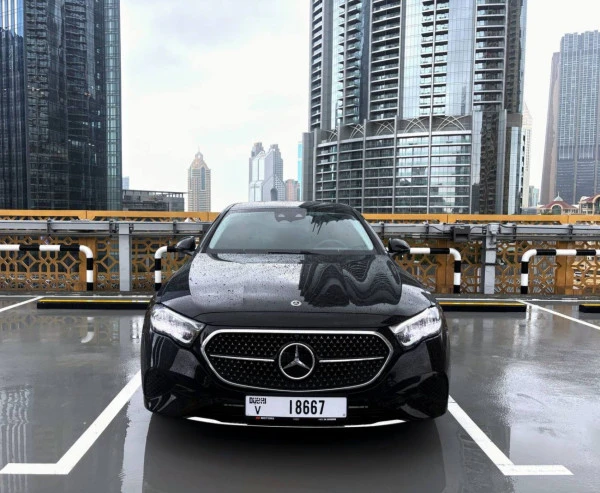  Black Mercedes E200 Photo 