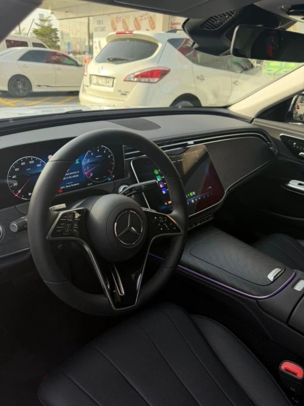  Black Mercedes E200 Photo 