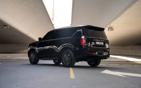  Black Nissan Patrol SE Photo 