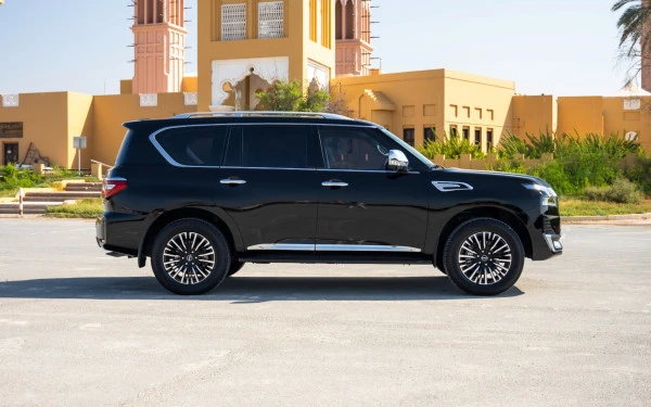  Black Nissan Patrol Platinum Photo 
