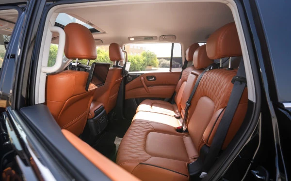  Black Nissan Patrol Platinum Photo 