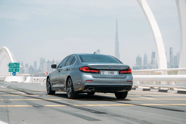  Dark Grey BMW 520i Photo 