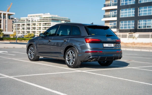  Grey Audi Q7 Photo 
