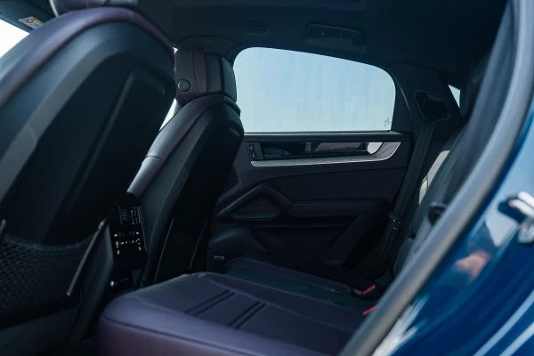  Grey Porsche Cayenne Photo 