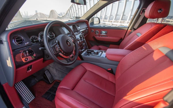  Grey Rolls Royce Cullinan Photo 