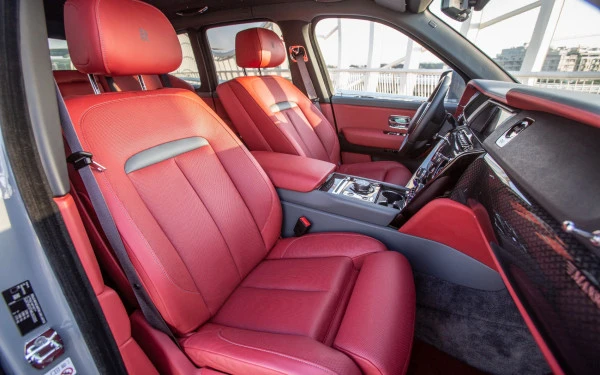  Grey Rolls Royce Cullinan Photo 