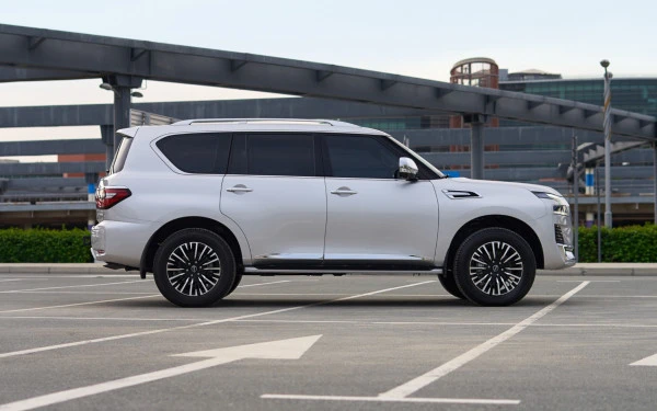  Silver Nissan Patrol Platinum V6 Photo 