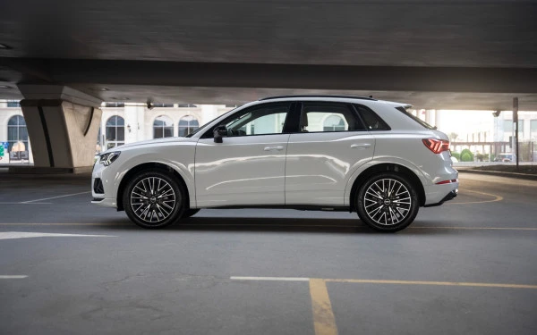  White Audi Q3 Photo 