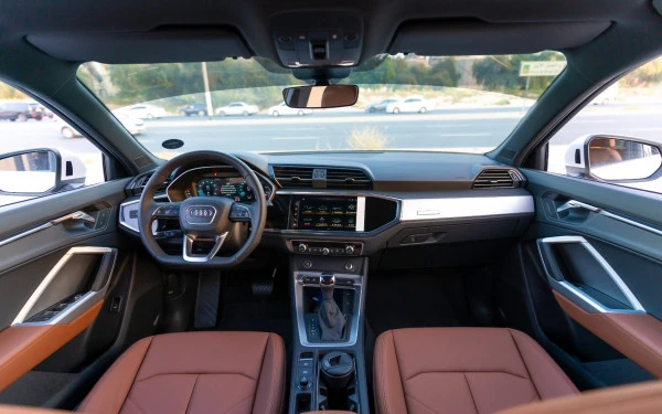  White Audi Q3 Sportback Photo 