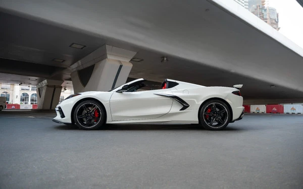  White Chevrolet Corvette Photo 