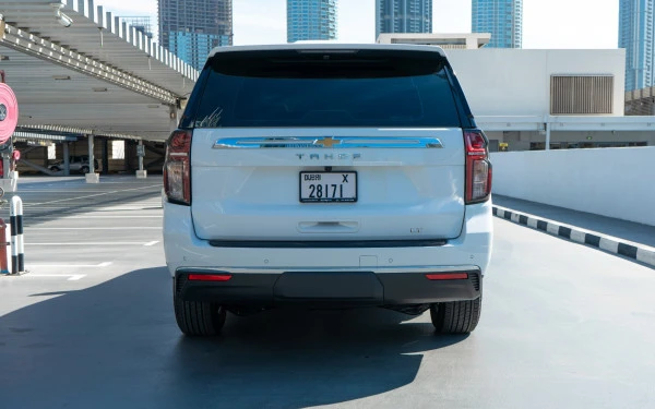  White Chevrolet Tahoe Photo 