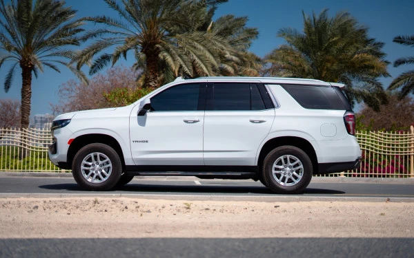  White Chevrolet Tahoe Photo 