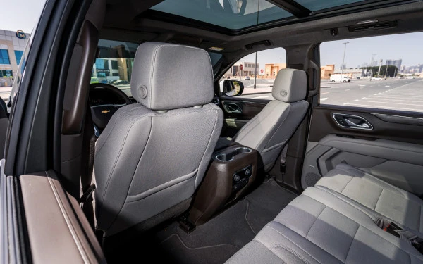  White Chevrolet Tahoe Photo 