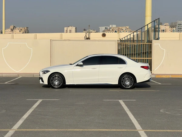  White Mercedes C 220 Photo 