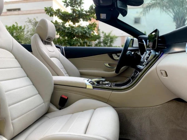  White Mercedes C300 cabrio Photo 