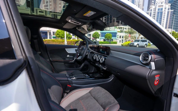  White Mercedes CLA200 Photo 