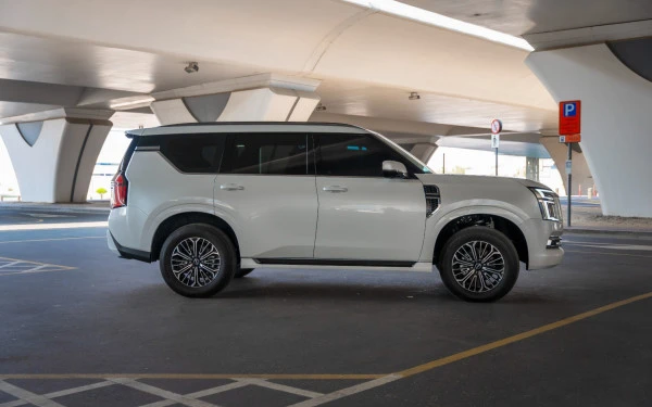  White Nissan Patrol Platinum V6 Photo 